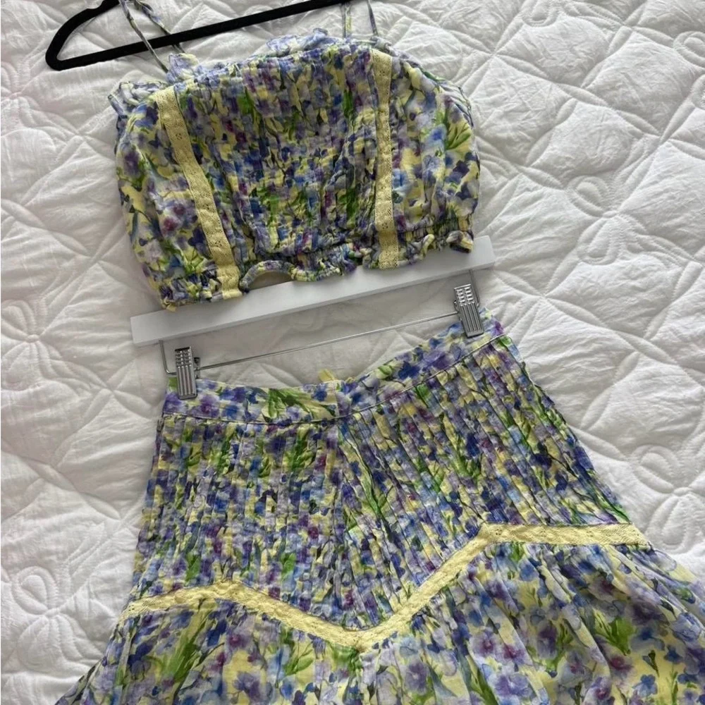 Allison‎ New York top + matching skirt set